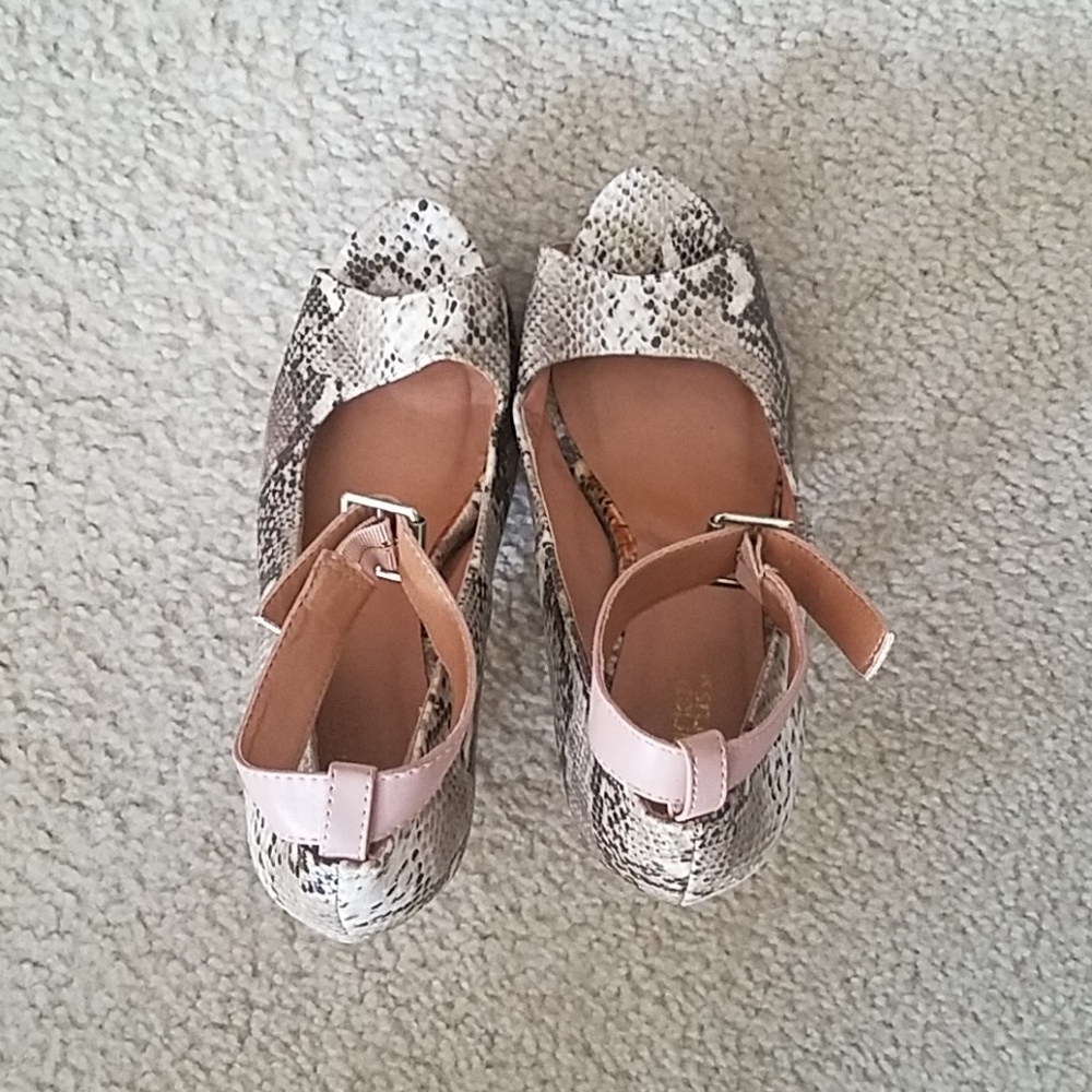 Shoes - Picture 2 of 5